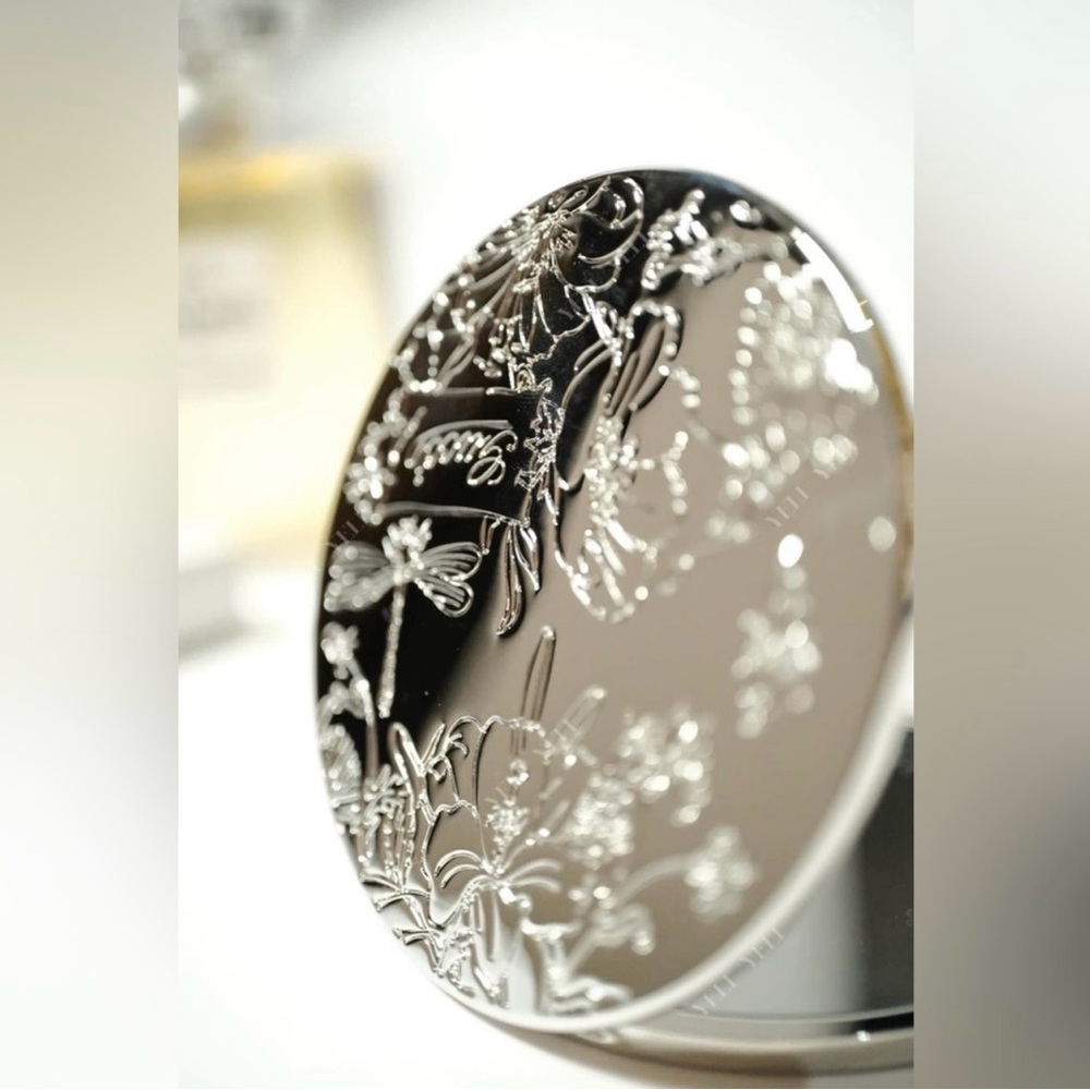 GUCCI NIB Silver Floral Compact Hand Mirror - Picture 5 of 6
